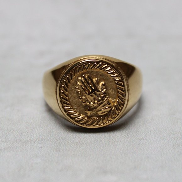 Gold Praying Hands Ring Size 7-12 - Picture 2 of 4